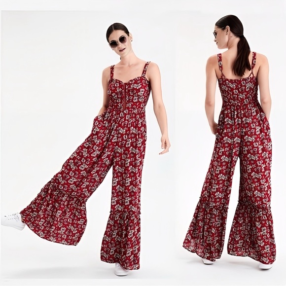 American Eagle Boho Cottagecore Red Floral Jumpsuit Flare Ruffle Leg Women Sz 4 - Picture 1 of 16